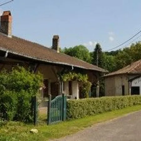 Elegantes Au Coeur De La Foret D'argonne Bed & Breakfast 3*