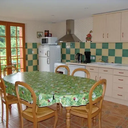 Elegantes Au Coeur De La Foret D'argonne Bed & Breakfast 3*