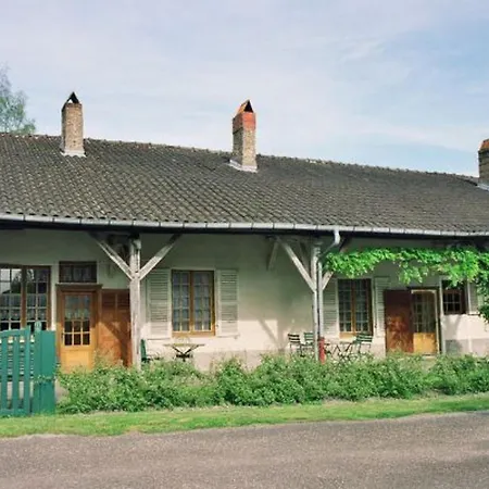 Elegantes Au Coeur De La Foret D'argonne 3* Futeau